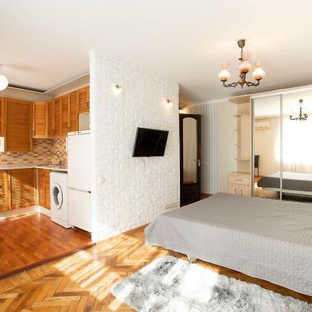 Cosy flat in the city centre Mykolajiv Buitenkant foto