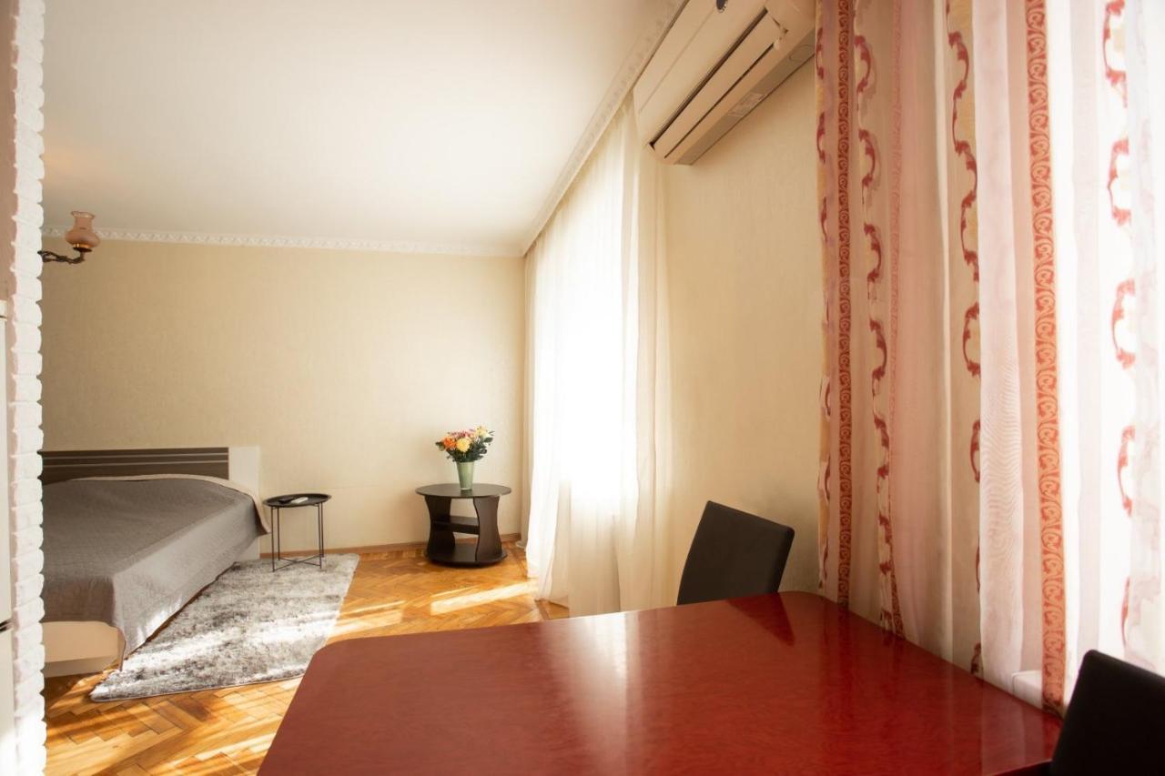 Cosy flat in the city centre Mykolajiv Buitenkant foto