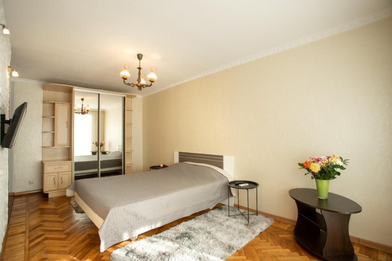 Cosy flat in the city centre Mykolajiv Buitenkant foto